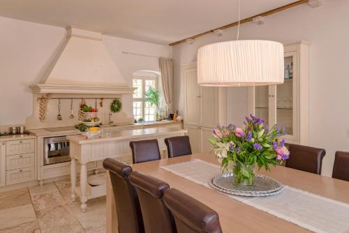 Heraclea House - image 4