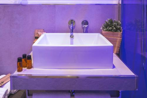 Colonna Luxury Suites - image 14