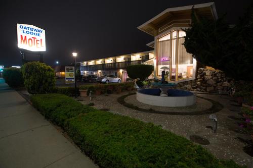Gateway Lodge - main image