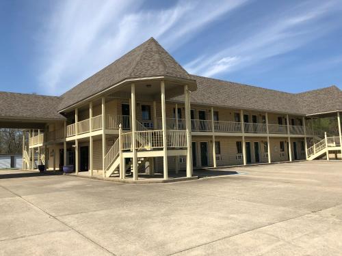 Riverwood Inn
