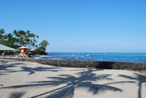 Beach Villas at Kahalu'u - image 11