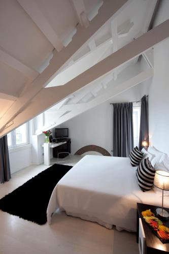 13649529 Farol Hotel
