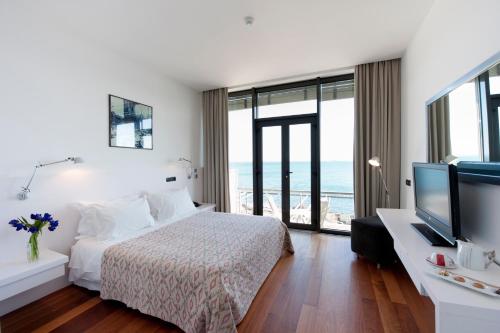 13649631 Farol Hotel