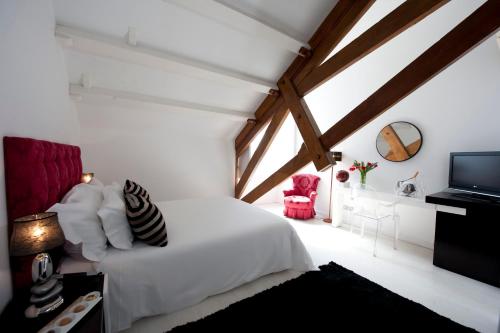13649902 Farol Hotel