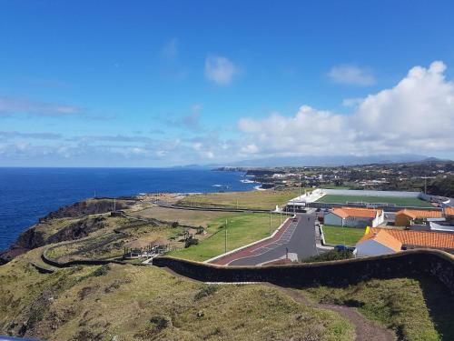 Seaside Azores Villa with natural pool, terrace & barbecue gîte à louer Morro das Capelas