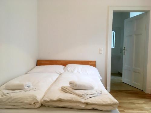 Apartments near Rathaus - image 14