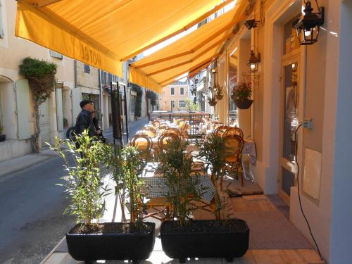 Hôtel-Restaurant "Chez Carrière" – Aigues Mortes, GA