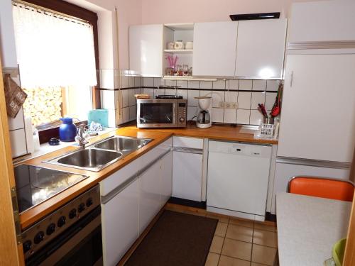 廚房, nette Ferienwohnung mit eigenem Eingang und Sonnenterrasse in 伊德施泰因