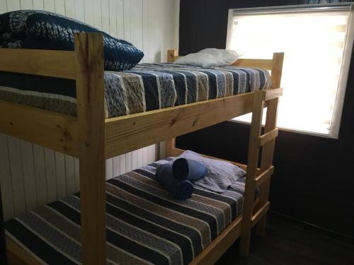 2 bunk beds