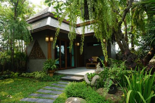 Baansuwanburi Room Type - King Room with Garden View