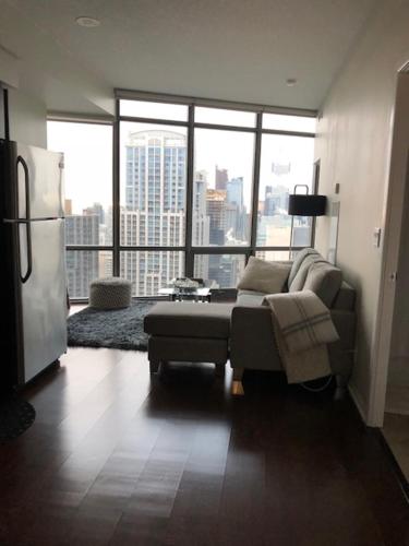 Cn Tower View Furnished Apartmnets At Bay Street Apartment