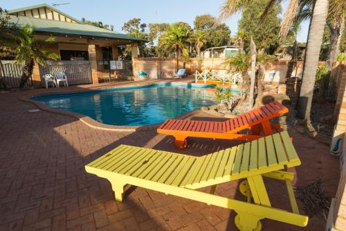 Swimmingpool, Drummond Cove Holiday Park Home in Geraldton