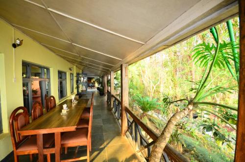 Restaurant, Bandipur Mountain Resort in Bandipur