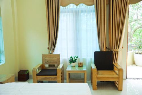 Hoang Giang Homestay Hoang Giang Homestay is a popular choice amongst travelers in Ninh Binh, whether exploring or just passing through. The property offers a high standard of service and amenities to suit the individual 