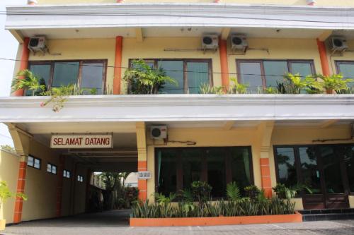 Hotel Ronggolawe Cepu