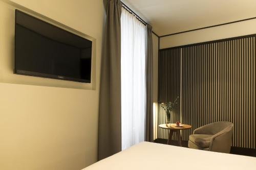 ICON Embassy by Petit Palace - image 8