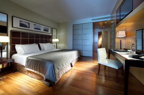 Family Suite (2 Adults + 2 Children)