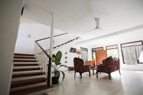 공용 라운지/TV 시청 구역, Tony's Garden House Back Packers inn in 자프나