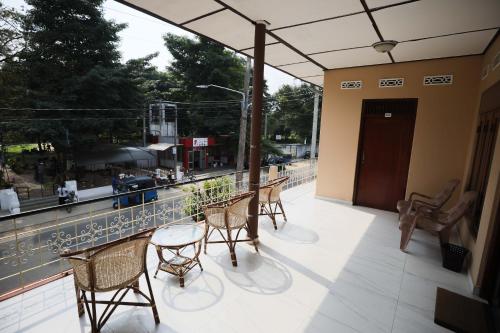 숙소 외관, Tony's Garden House Back Packers inn in 자프나