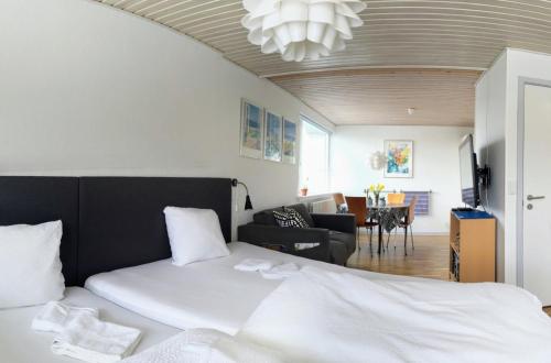 2 rooms private kitchen bathroom and garden. - image 5