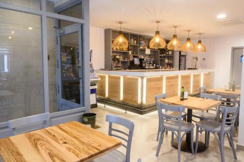 Hostal La Isla - image 10