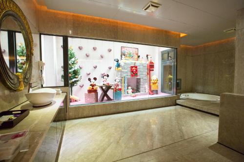 Bathroom, City Water Stack Motel in Daya District