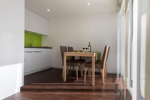 Apartment with Mountain View