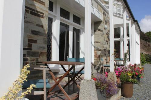 Costislost House - image 10