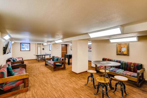 Breckenridge Park Meadows - image 3