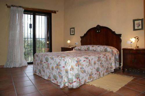 2 bedrooms, 6 beds