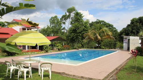 Peldbaseins, Hotel finca Carmentea in Restrepo
