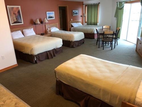 Longliner Lodge and Suites The 3-star Longliner Lodge and Suites offers comfort and convenience whether youre on business or holiday in Sitka (AK). The property offers guests a range of services and amenities designed to provi