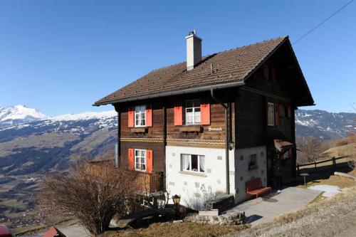  Attractive holiday home with a beautiful view, Pension in Trans bei Thusis