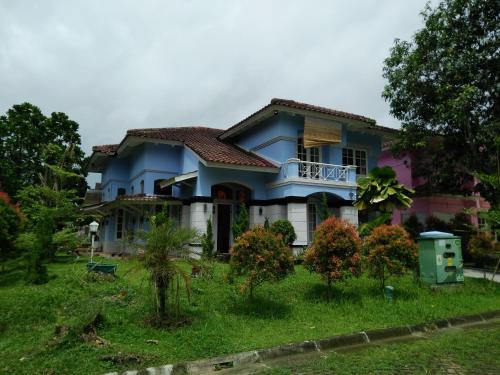 Carita Villa with Garden