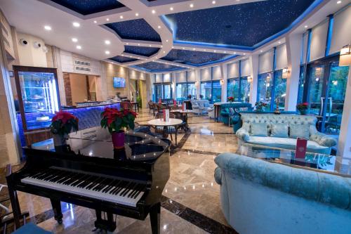 Bar/lounge, Merit Lefkosa Hotel & Casino in Nicosia