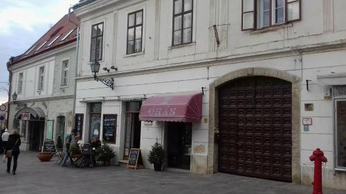  Jókai Apartman in Pécs