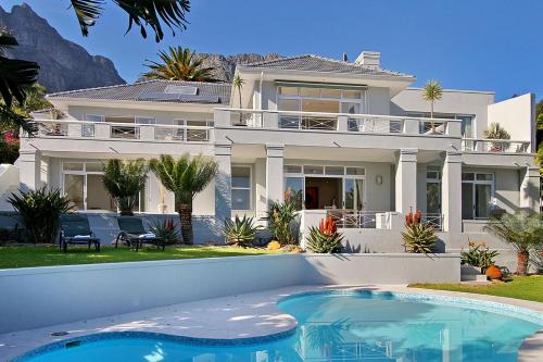 Villa with Private Pool image 4