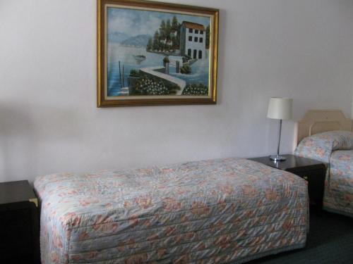 1 double bed, 3 twin beds