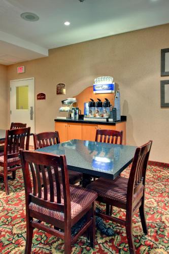 Restaurant, Comfort Inn & Suites Collingwood in Collingwood (ON)