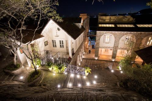 136757593 Hotel de Piedra