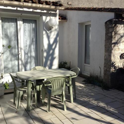 Maison de 2 chambres avec terrasse amenagee et wifi a Sainte Marie de Re a 1 km de la plage - Location saisonnière - Sainte-Marie-de-Ré