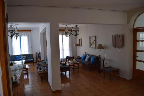 Aratos Hotel - image 5