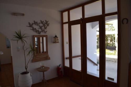 Aratos Hotel - image 4