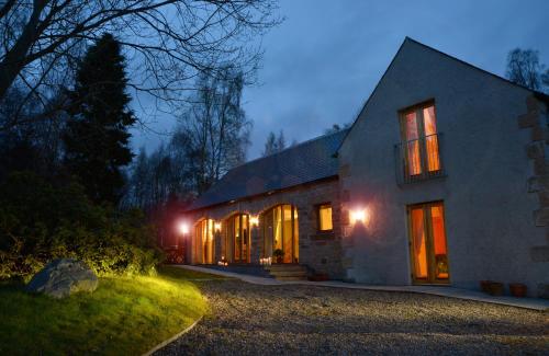Tigh Na Bruaich BnB Dalnacardoch Lodge