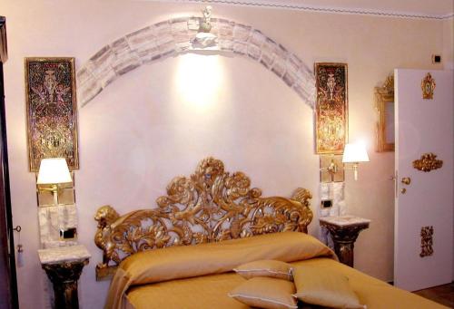 Double Room with Private External Bathroom image 8