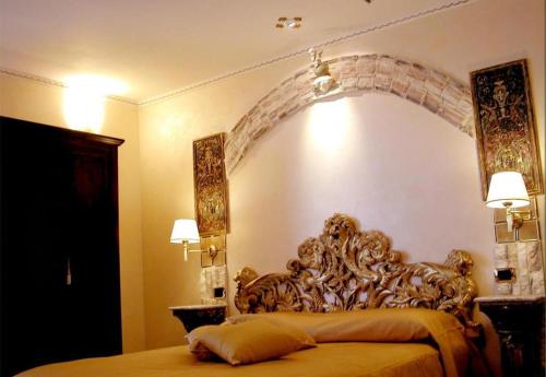 Double Room with Private External Bathroom image 9