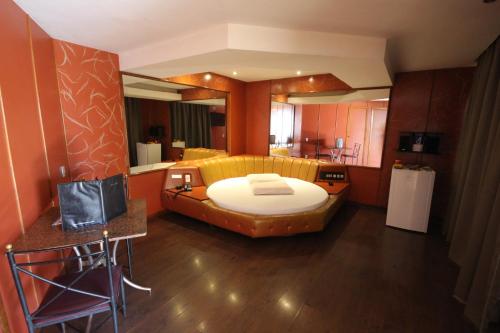 Snob Motel (Adult Only) in กอนตาเจง