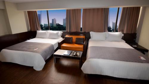 Suite with Two Queen Beds image 4