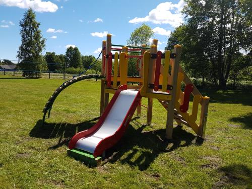 Taman bermain, Kempings Stieres un Majas Virtuve in Roja