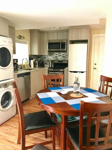 ห้องครัว, Bay View House near โรเจอร์ส อารีนา